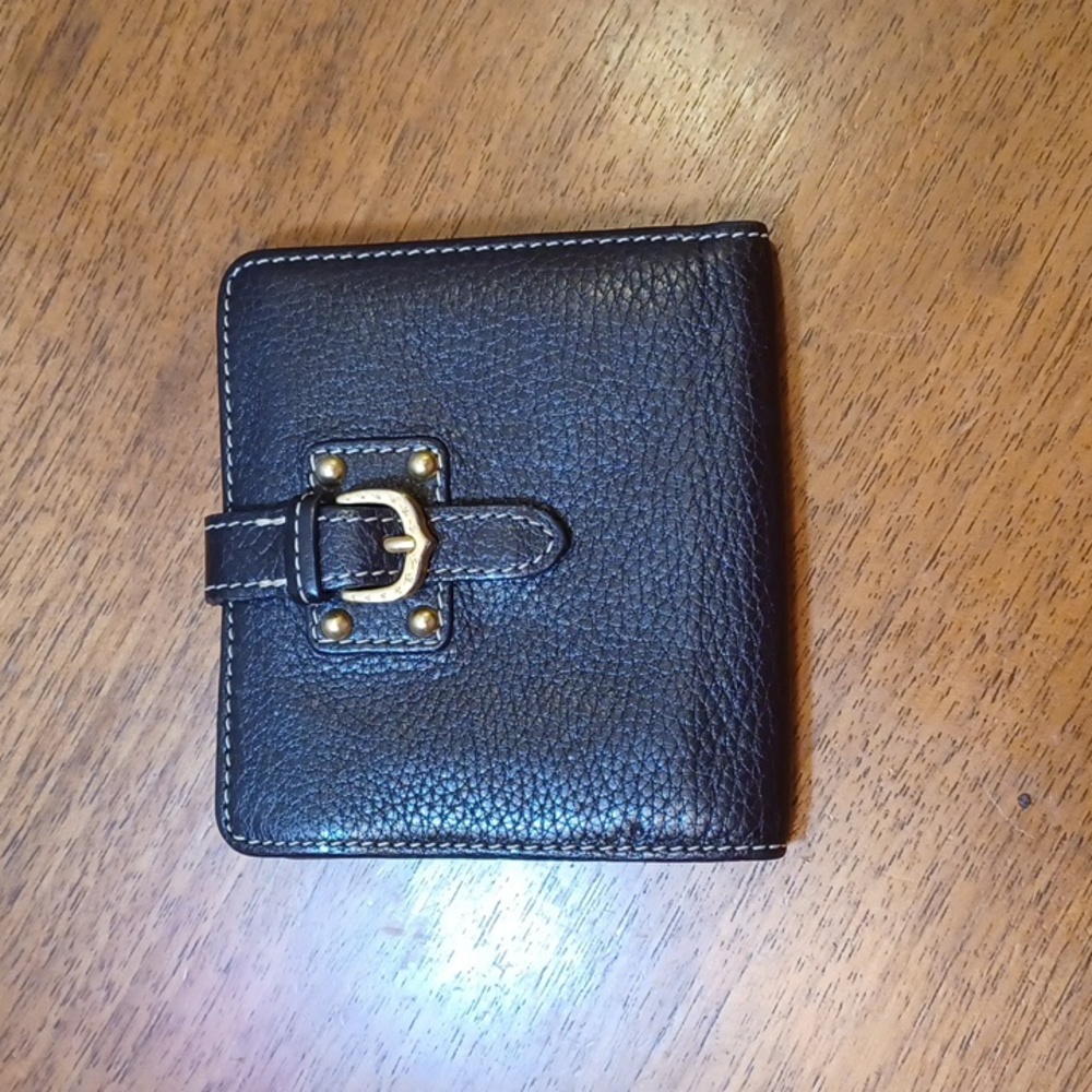 Dooney and bourke leather wallet